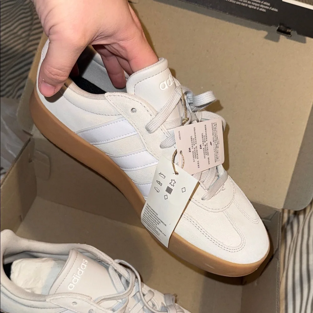 adidas Men’s White Sneakers with Gum Brown Sole BARREDA - Picture 3 of 5